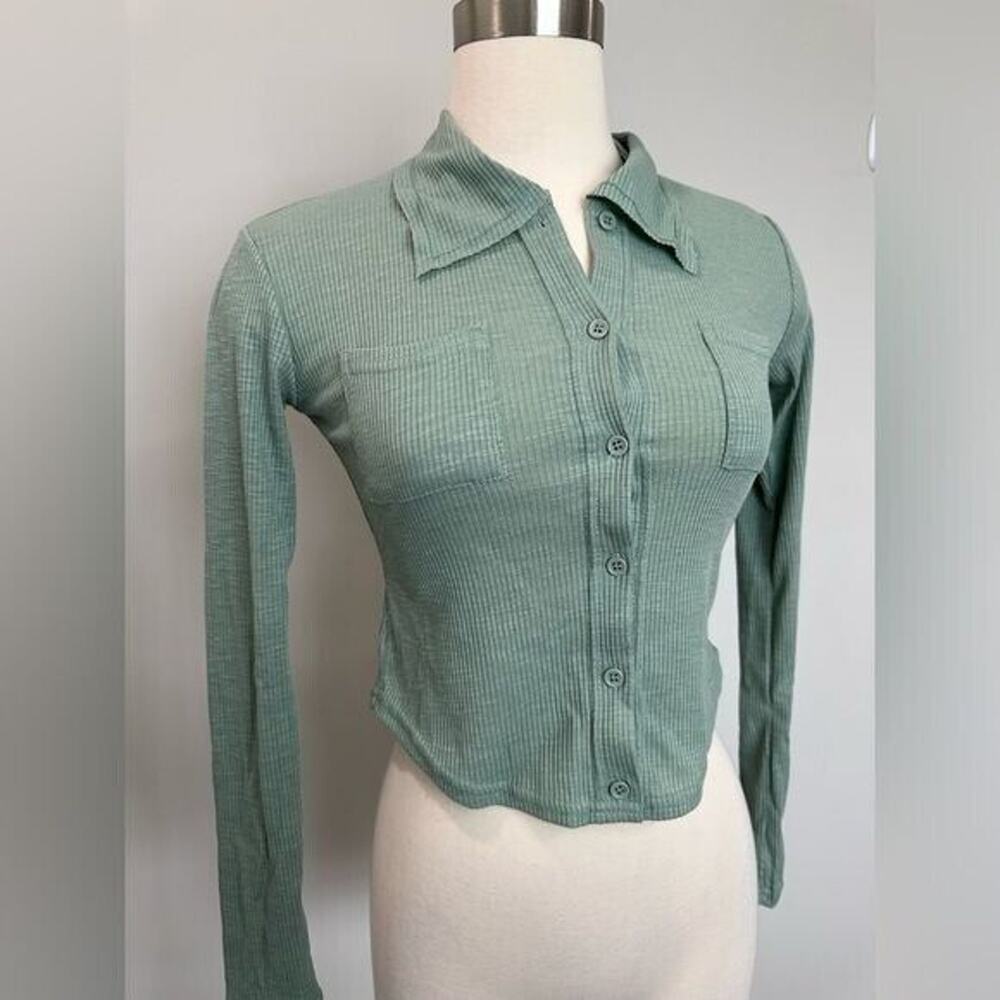 Halara Y2k Collared Button Front Cropped Knit Top… - image 3